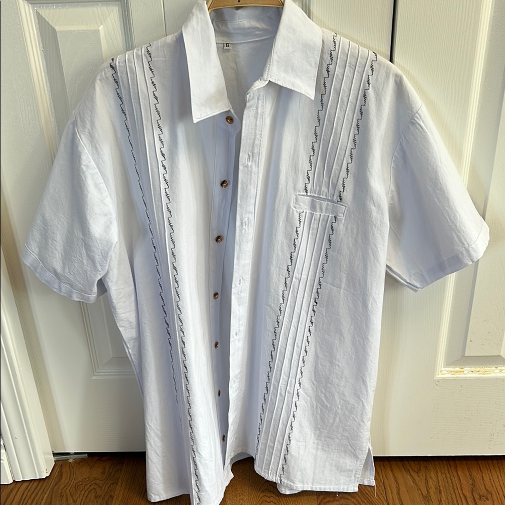 Men's White Short Sleeve Embroidered Cotton Size Large shirt